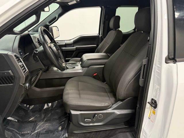 2016 Ford F-150 XLT photo 10
