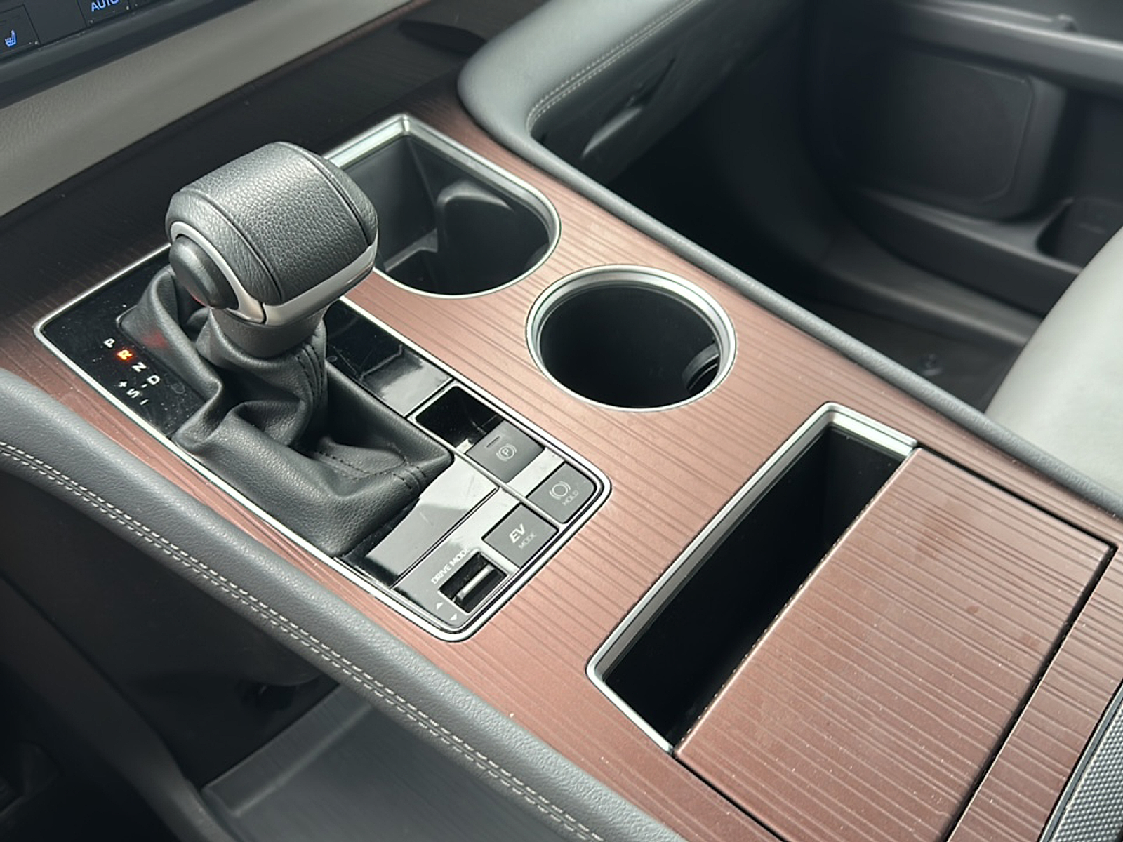 2024 Toyota Sienna XLE photo 24