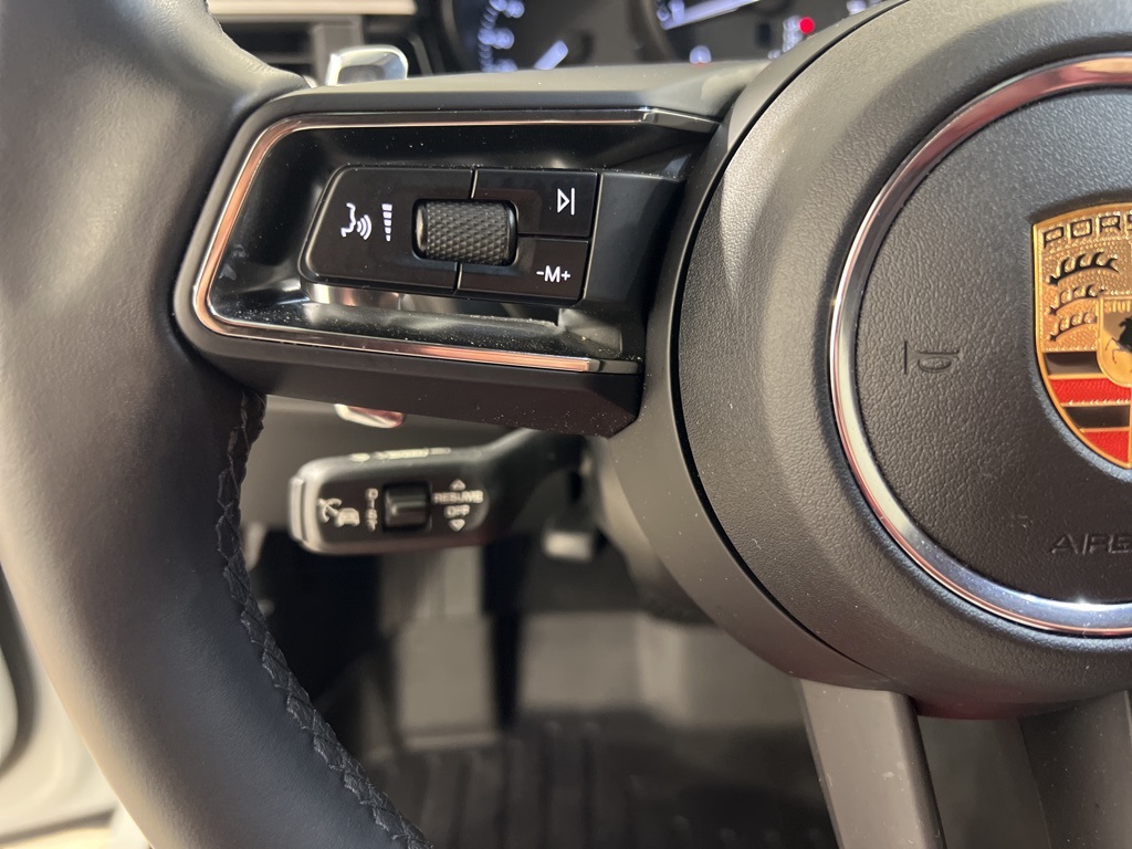 2023 Porsche Macan Base photo 11