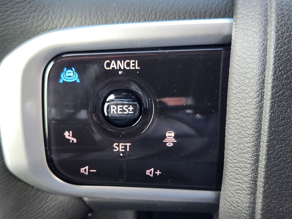 2025 Nissan Armada SL photo 17