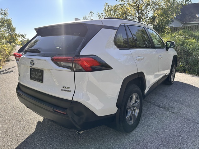 2024 Toyota RAV4 Hybrid XLE photo 2