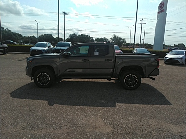 2025 Toyota Tacoma TRD Sport photo 2