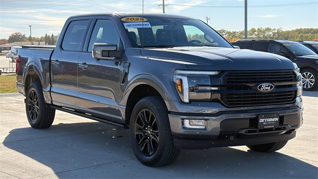 2025 Ford F-150 Platinum's photo