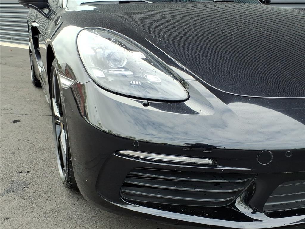 2022 Porsche Cayman T photo 26