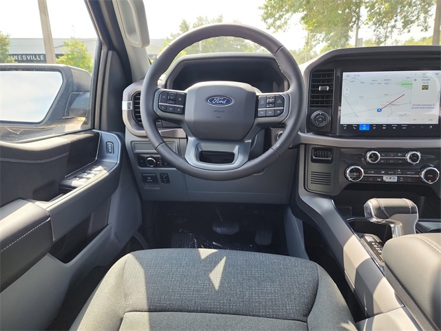 2025 Ford F-150 Lightning XLT photo 12
