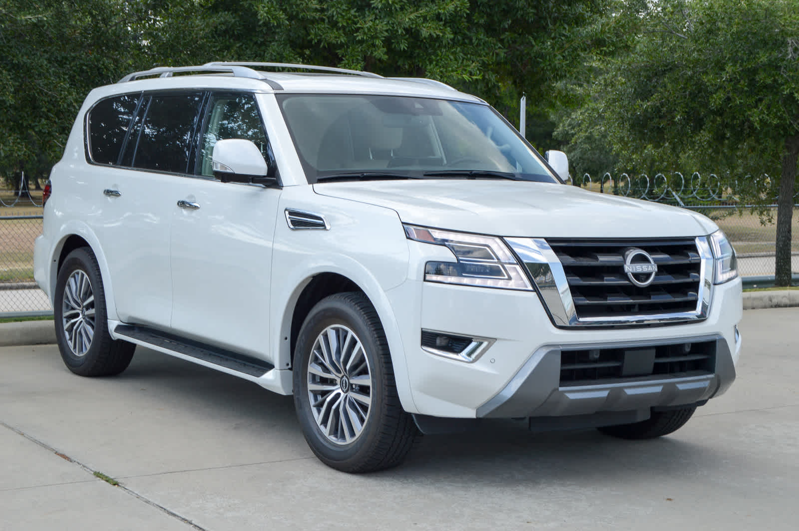 2024 Nissan Armada SL photo 3
