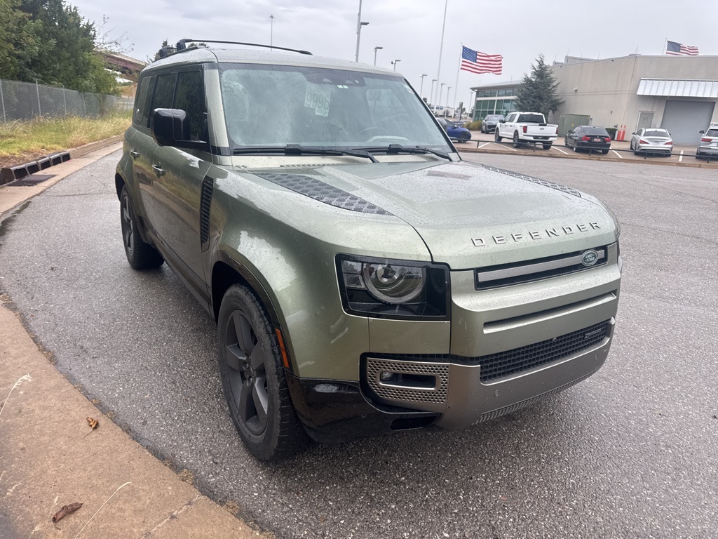 2022 Land Rover Defender 110 X-Dynamic HSE photo 2
