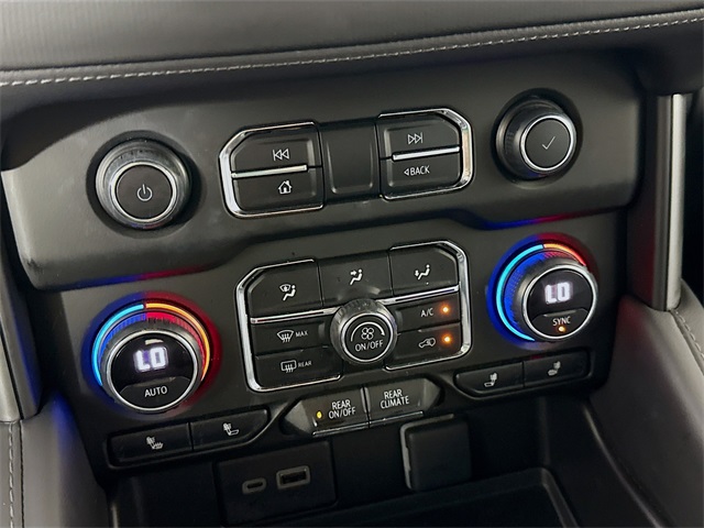 2023 Chevrolet Suburban LT photo 16