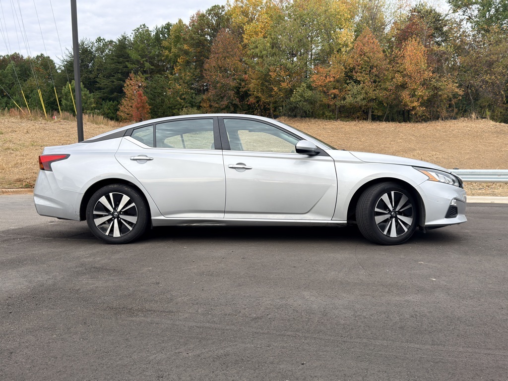 2022 Nissan Altima 2.5 SV photo 2