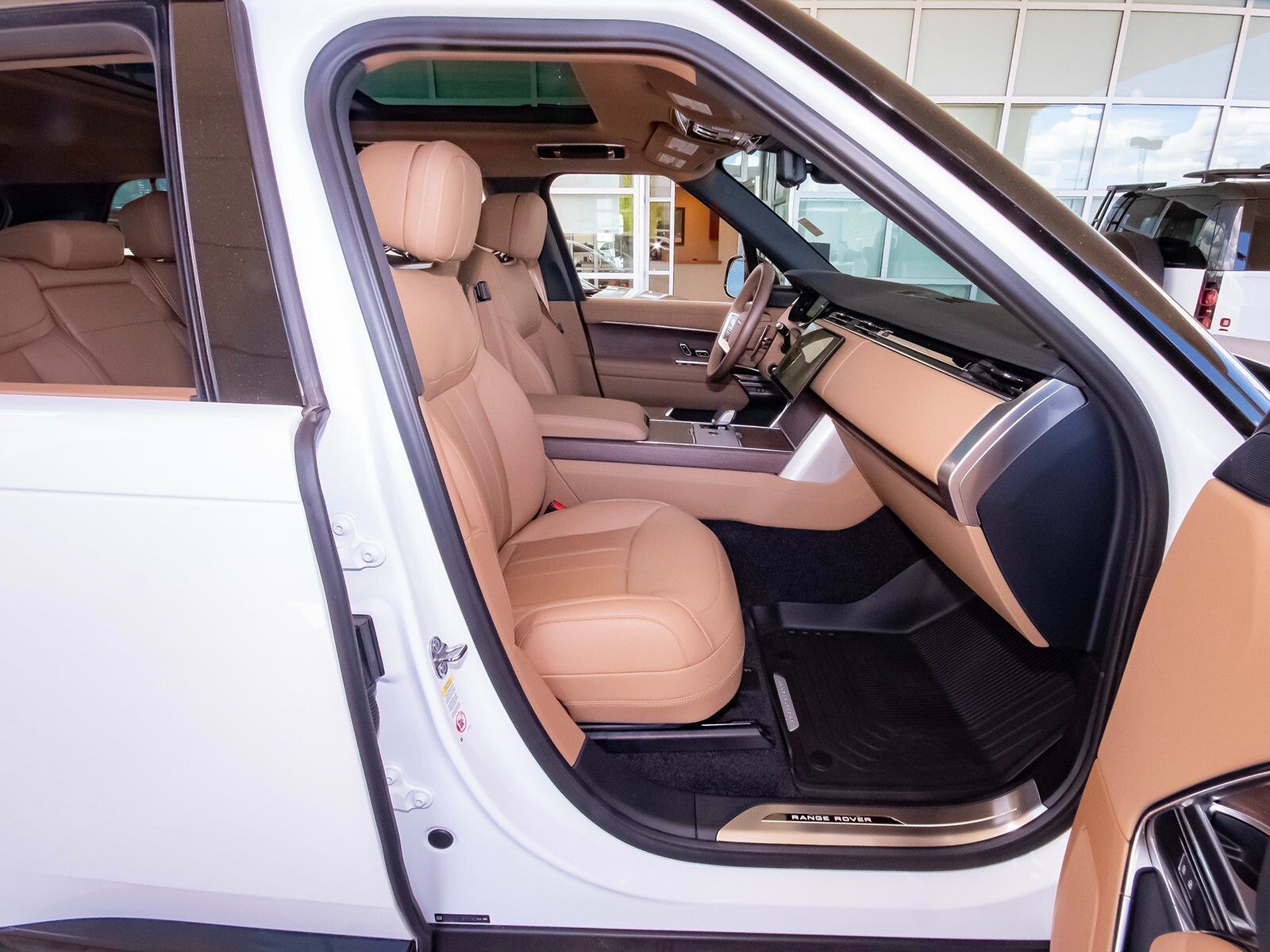 2025 Land Rover Range Rover SE photo 40
