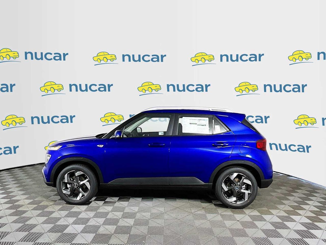 2025 Hyundai Venue SEL photo 2