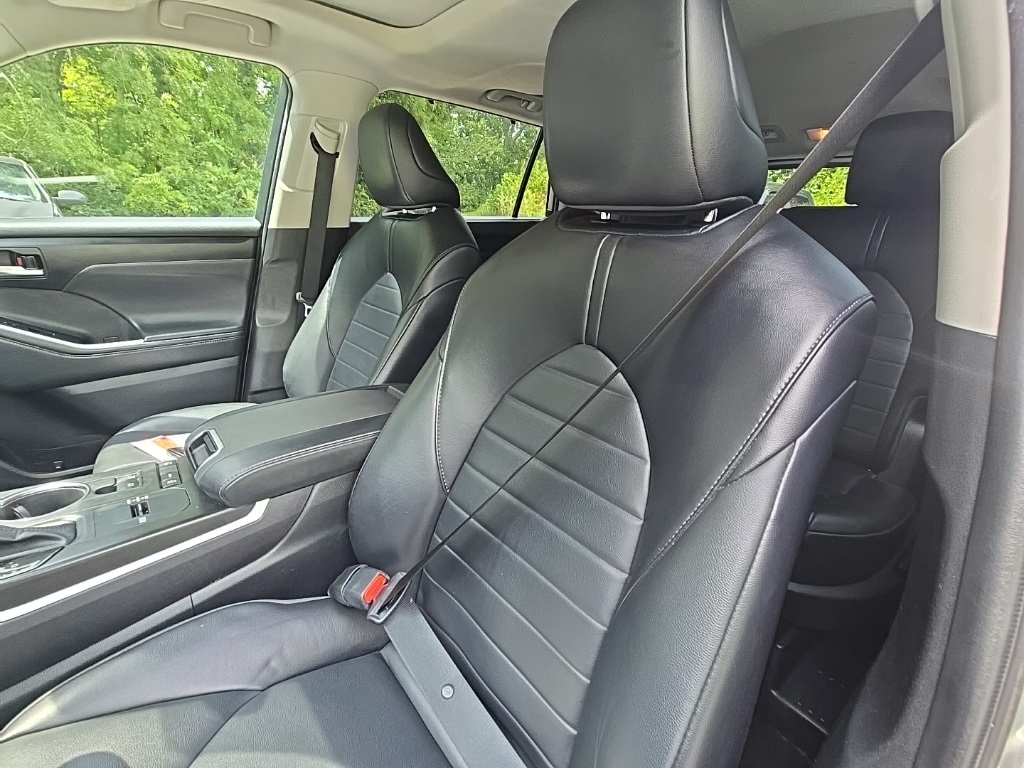 2022 Toyota Highlander XLE photo 11
