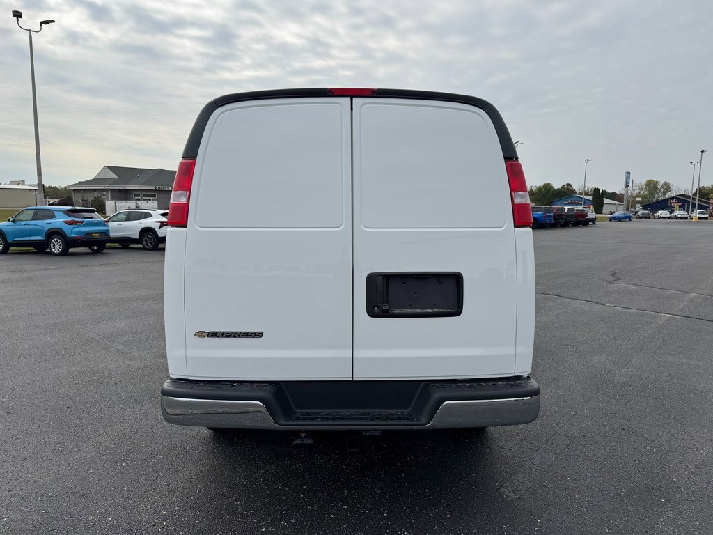 2025 Chevrolet Express Cargo 2500 photo 4