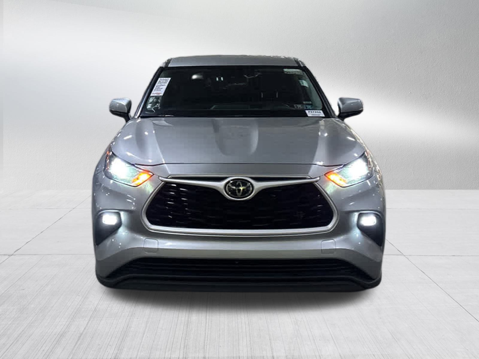 2024 Toyota Highlander LE photo 2