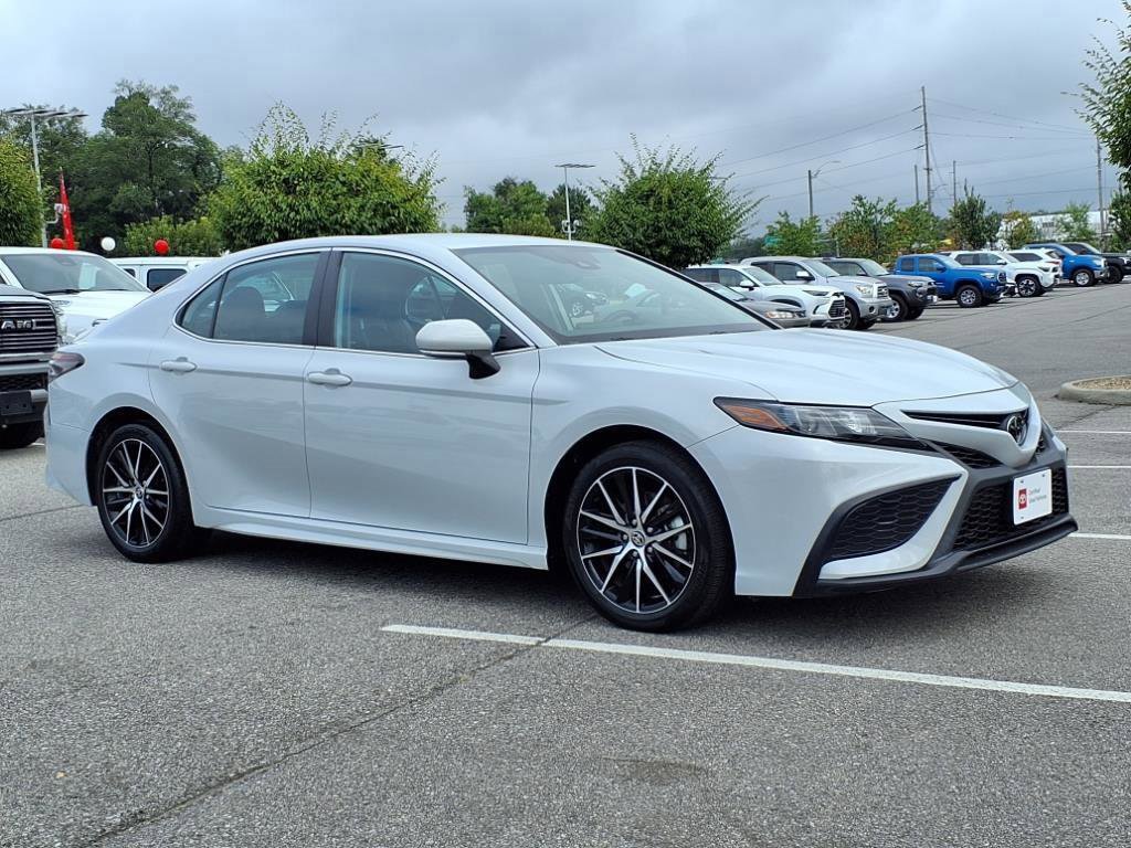 2024 Toyota Camry SE photo 2