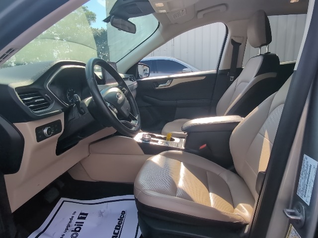 2022 Ford Escape Hybrid SEL photo 9