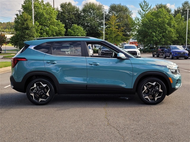 2024 Kia Seltos EX photo 2
