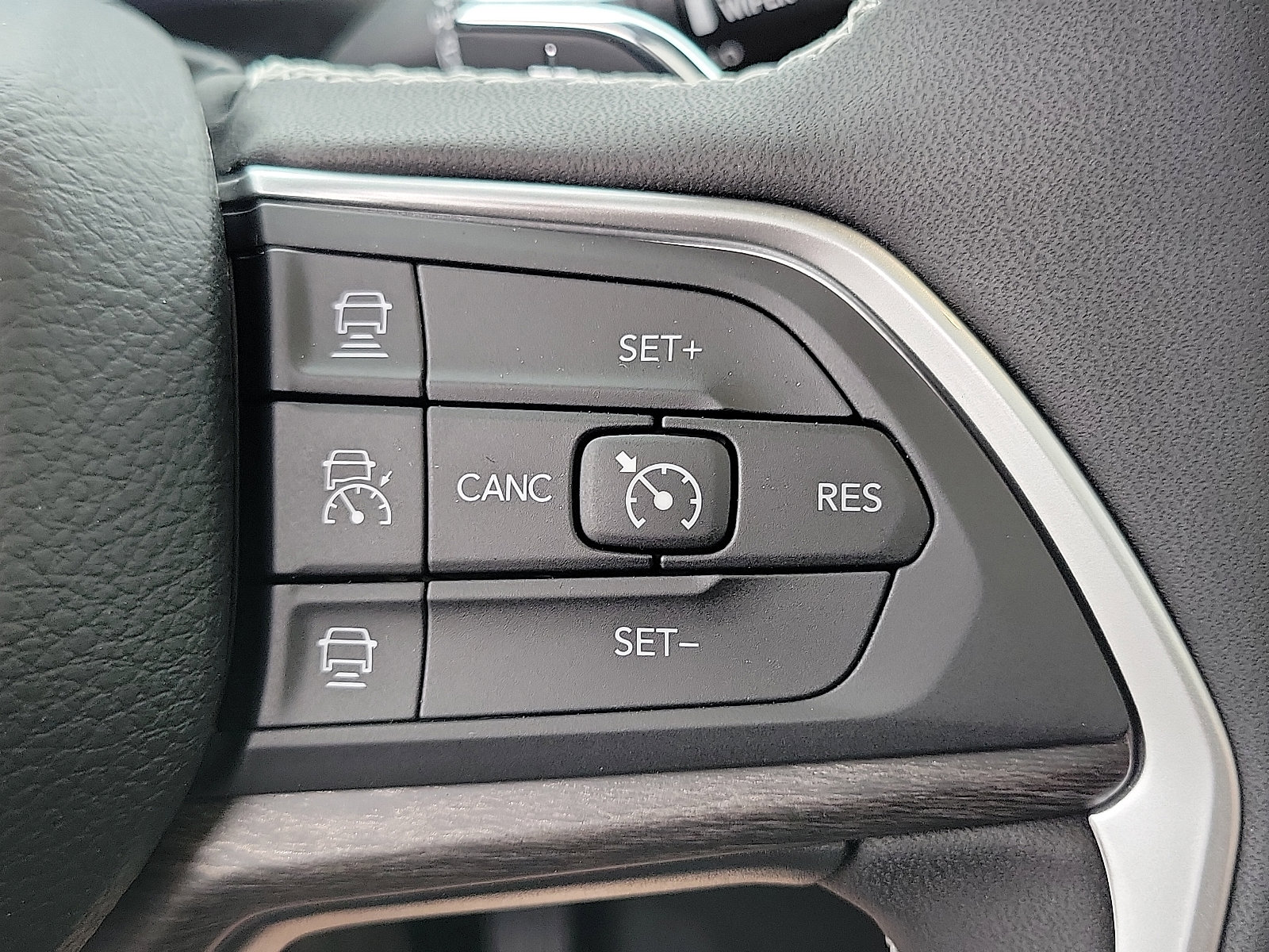 2025 Jeep Grand Cherokee Limited photo 4