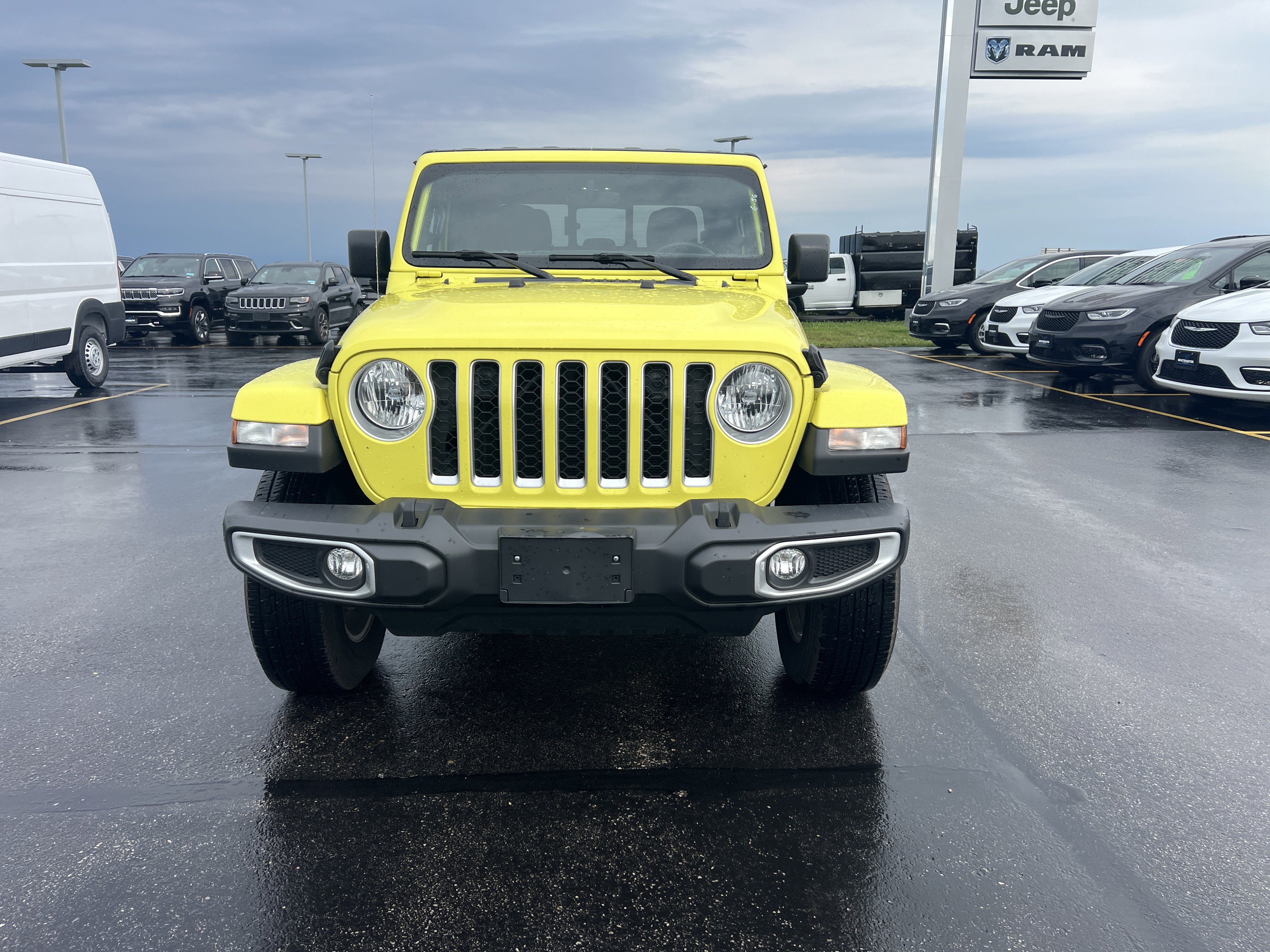 Used 2023 Jeep Gladiator Overland with VIN 1C6HJTFG0PL552863 for sale in Saint Charles, Minnesota