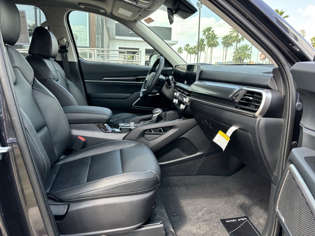2025 Kia Telluride S photo 19