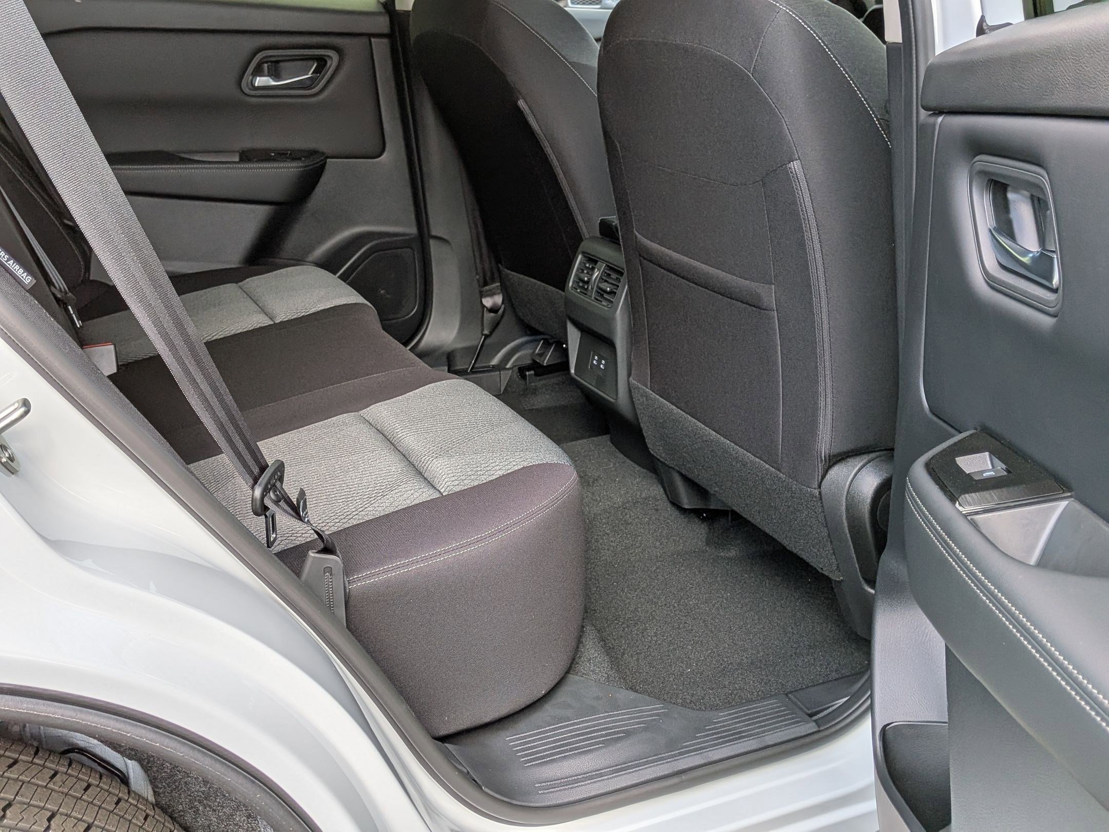2026 Nissan Rogue SV photo 19
