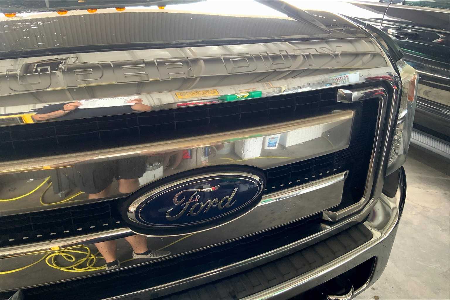 2015 Ford F-350 Lariat photo 28