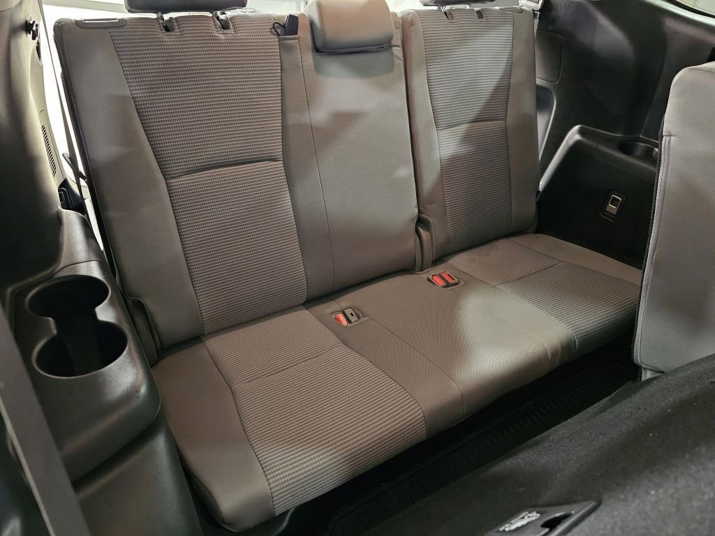 2024 Toyota Highlander LE photo 11