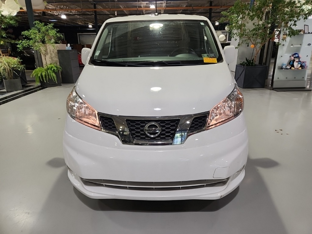 2019 Nissan NV200 SV photo 2