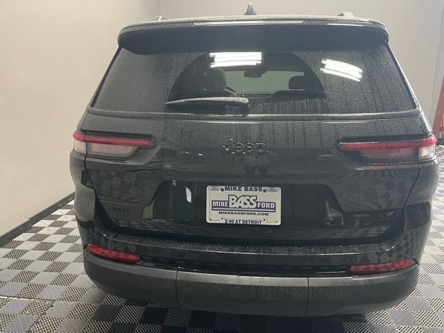 2024 Jeep Grand Cherokee Limited photo 4