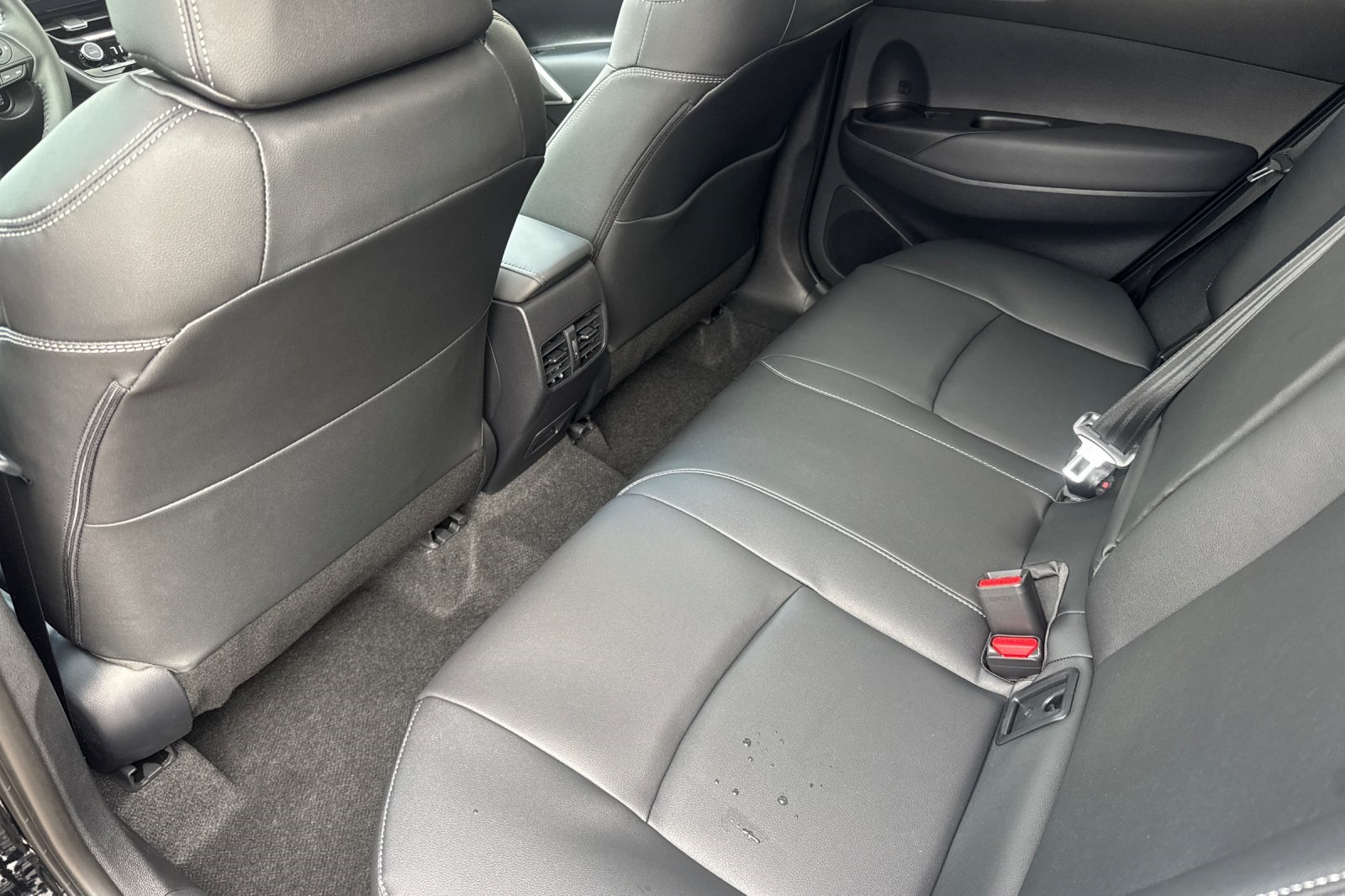 2026 Toyota Corolla Cross XLE photo 3