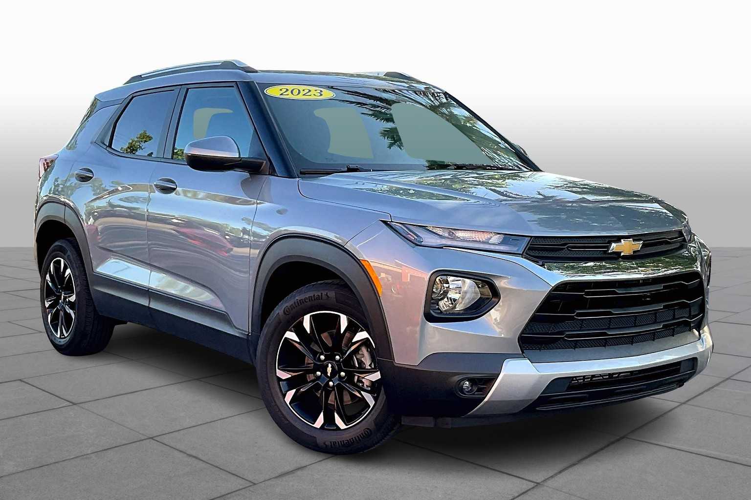 2023 Chevrolet Trailblazer LT photo 2