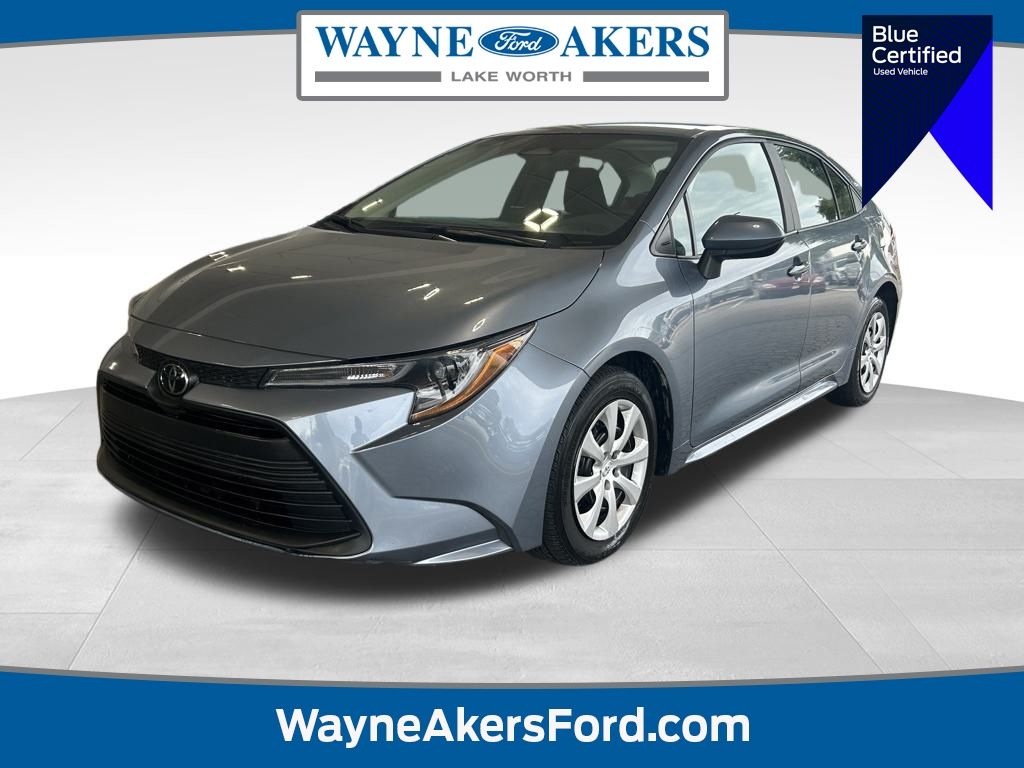 2024 Toyota Corolla LE's photo