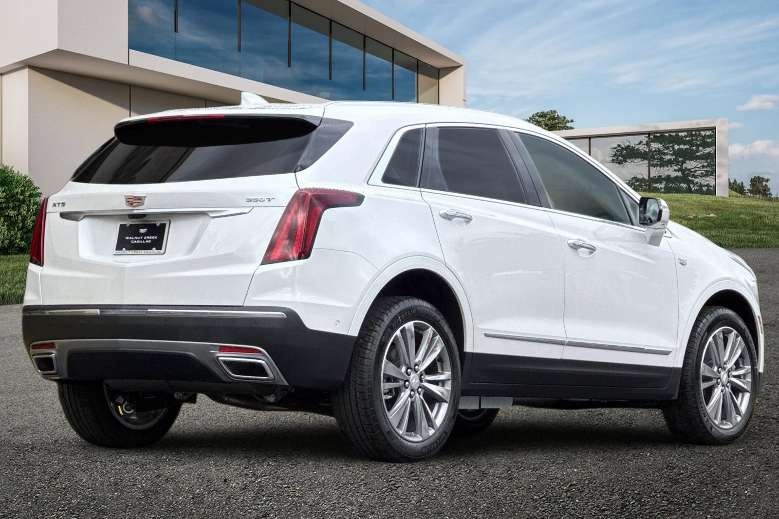 2026 Cadillac XT5 Premium Luxury photo 3