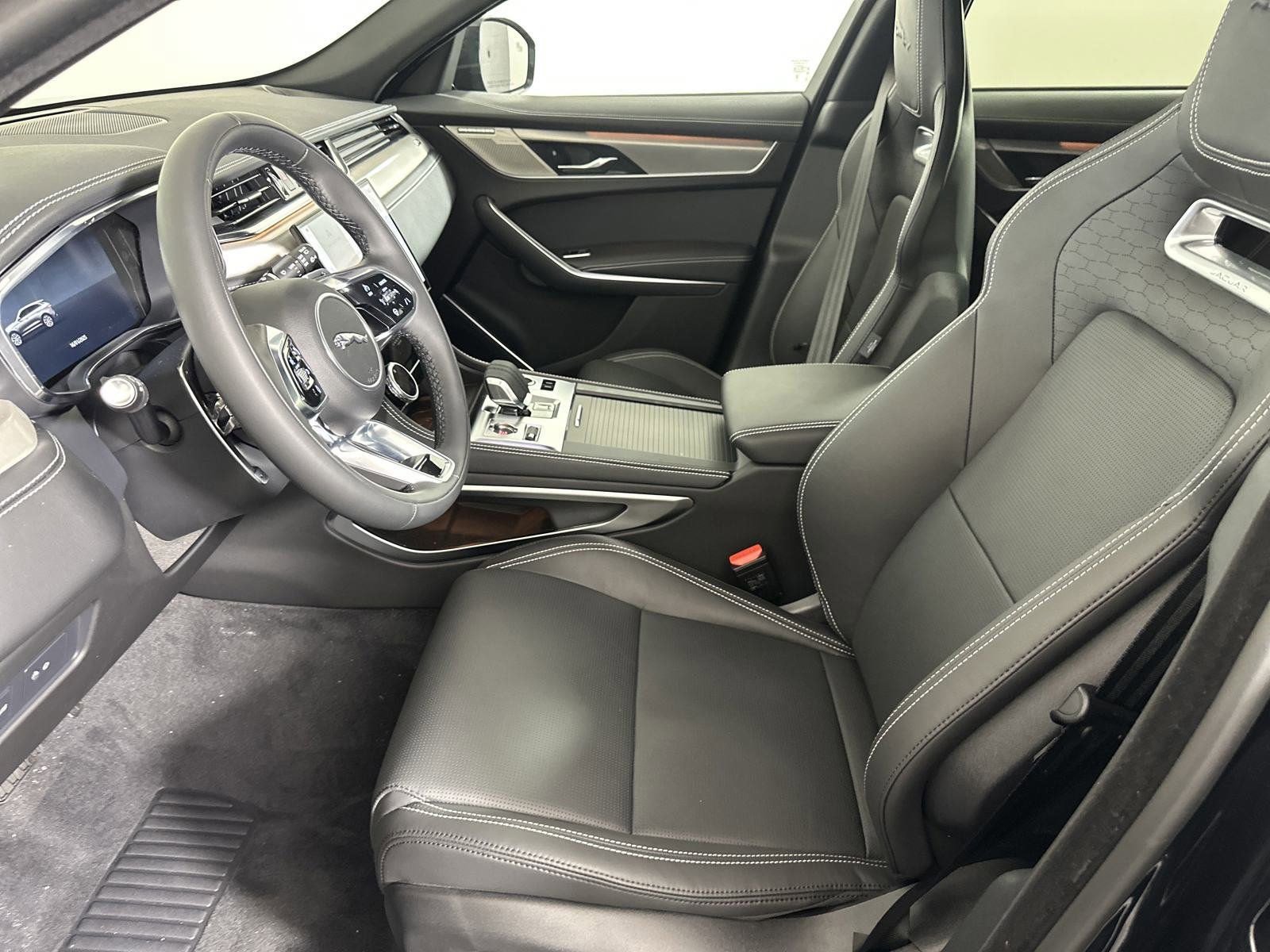 2025 Jaguar F-PACE R-Dynamic S photo 3