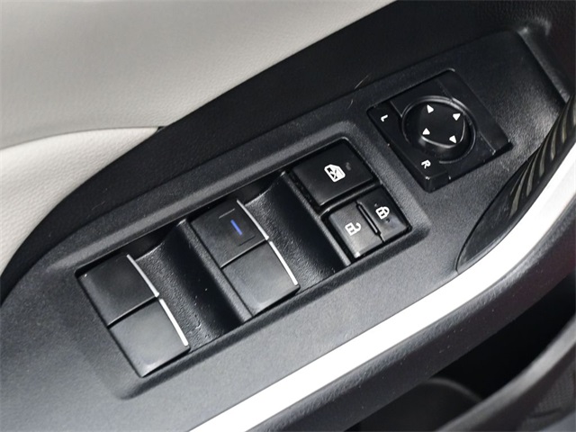 2021 Toyota RAV4 XLE Premium photo 8