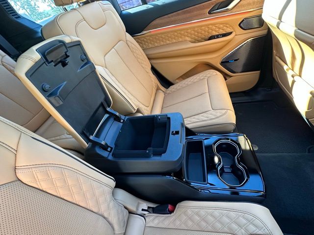2025 Jeep Grand Cherokee L Summit Reserve photo 32
