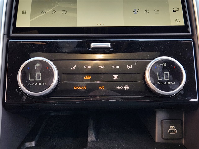 2025 Land Rover Discovery S photo 14