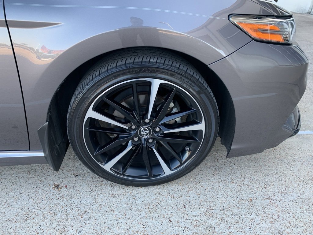 2019 Toyota Camry XSE V6 photo 2