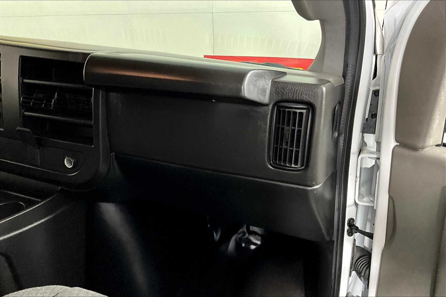 2023 Gmc Savana Cargo 2500 photo 14