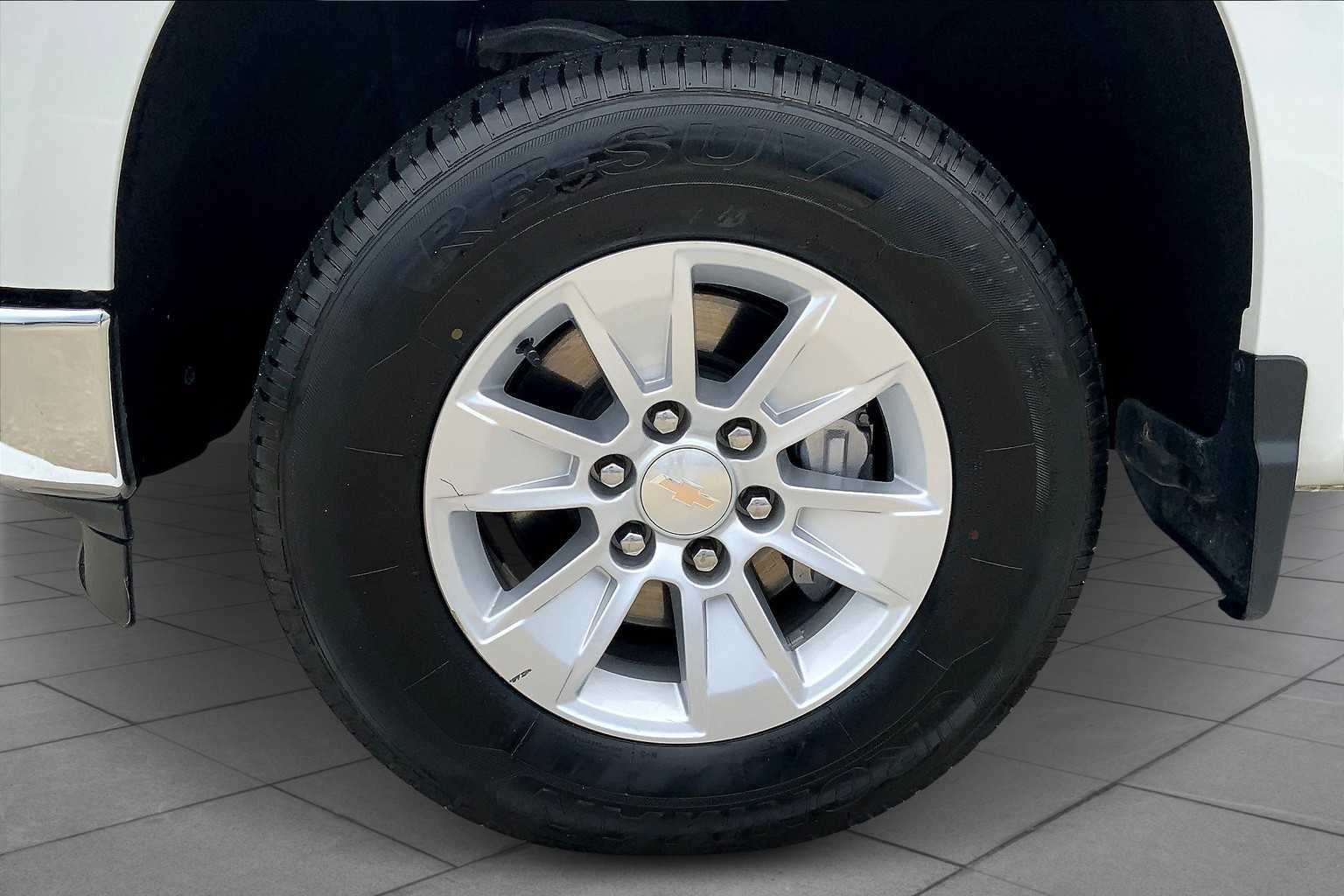 2024 Chevrolet Silverado 1500 LT photo 9