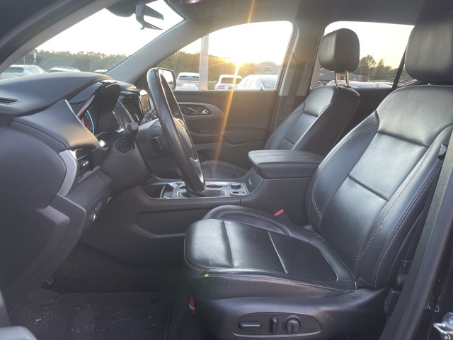 2021 Chevrolet Traverse RS photo 2