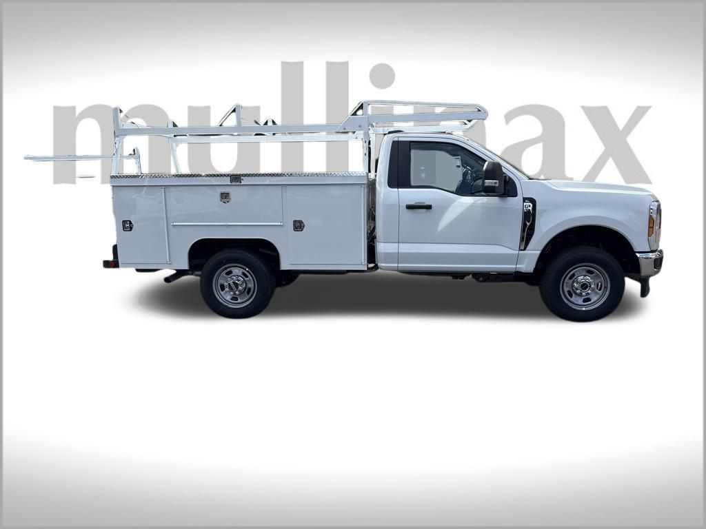 2025 Ford F-350 photo 2
