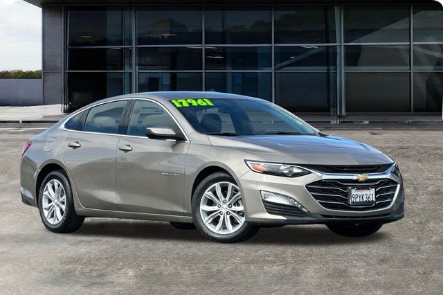 2022 Chevrolet Malibu photo 2