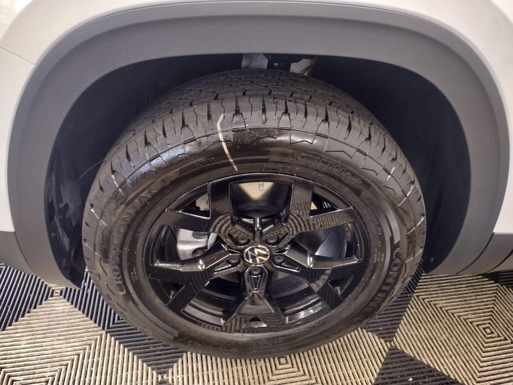 2025 Volkswagen Atlas Peak Edition SE photo 5
