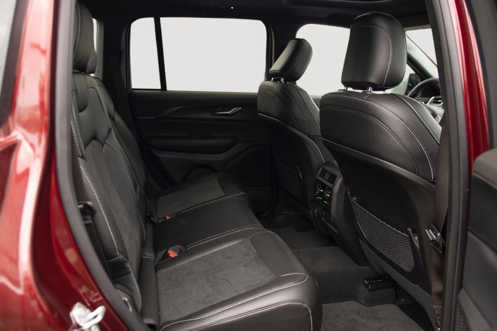 2025 Jeep Grand Cherokee Altitude X photo 16