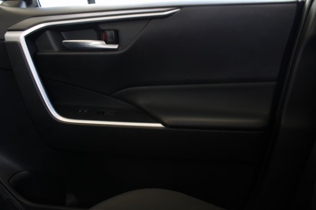 2024 Toyota RAV4 Hybrid XLE photo 30