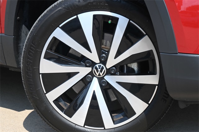 2024 Volkswagen Taos SE photo 7