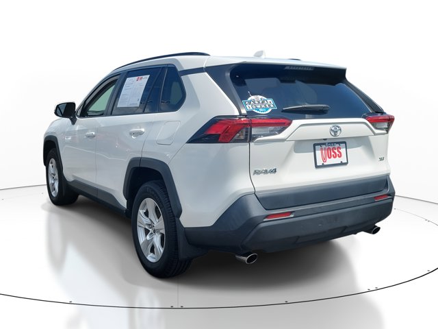 2019 Toyota RAV4 XLE photo 3