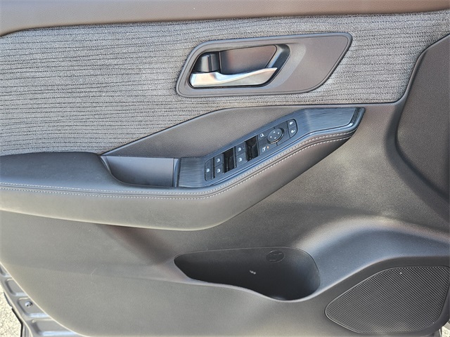 2023 Nissan Rogue SV photo 23