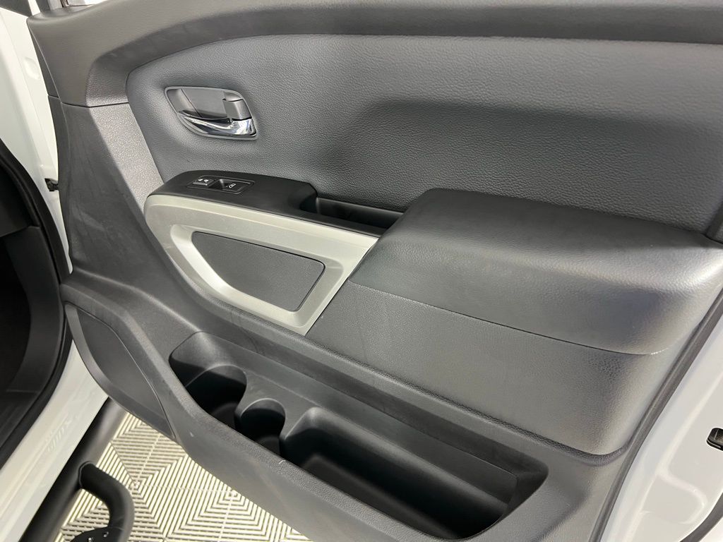 2024 Nissan Titan SV photo 28